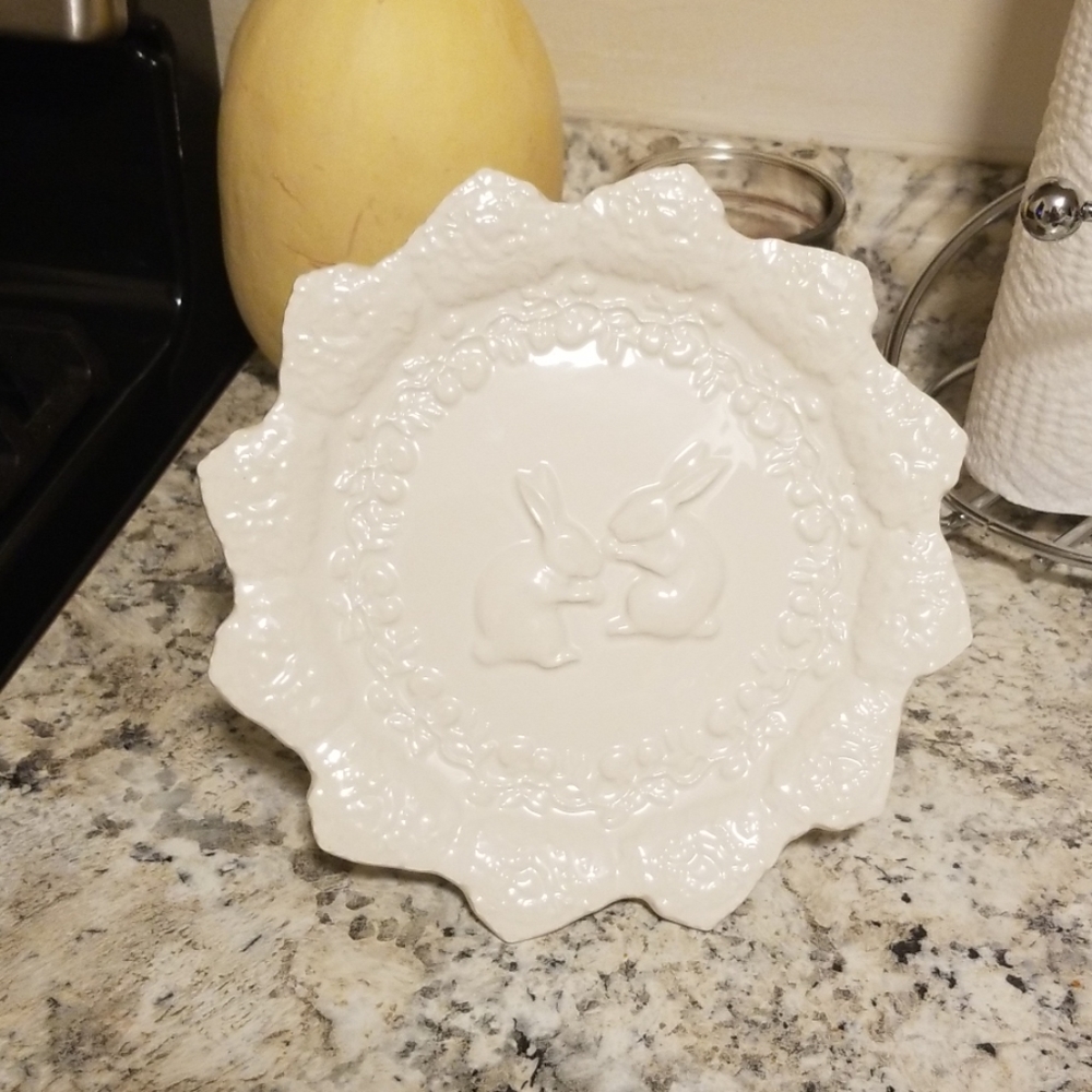 Bunny cake stand